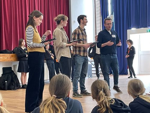 Year 5 sing with Voces8!