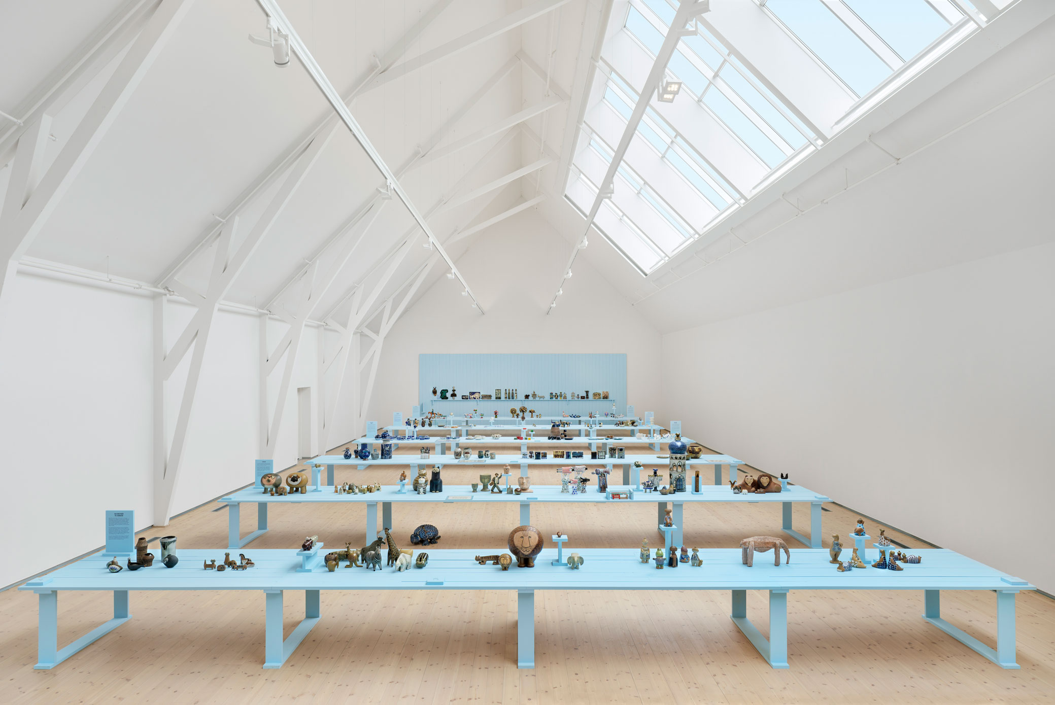 The photo shows the exhibition Lisa Larson in Barn 1.