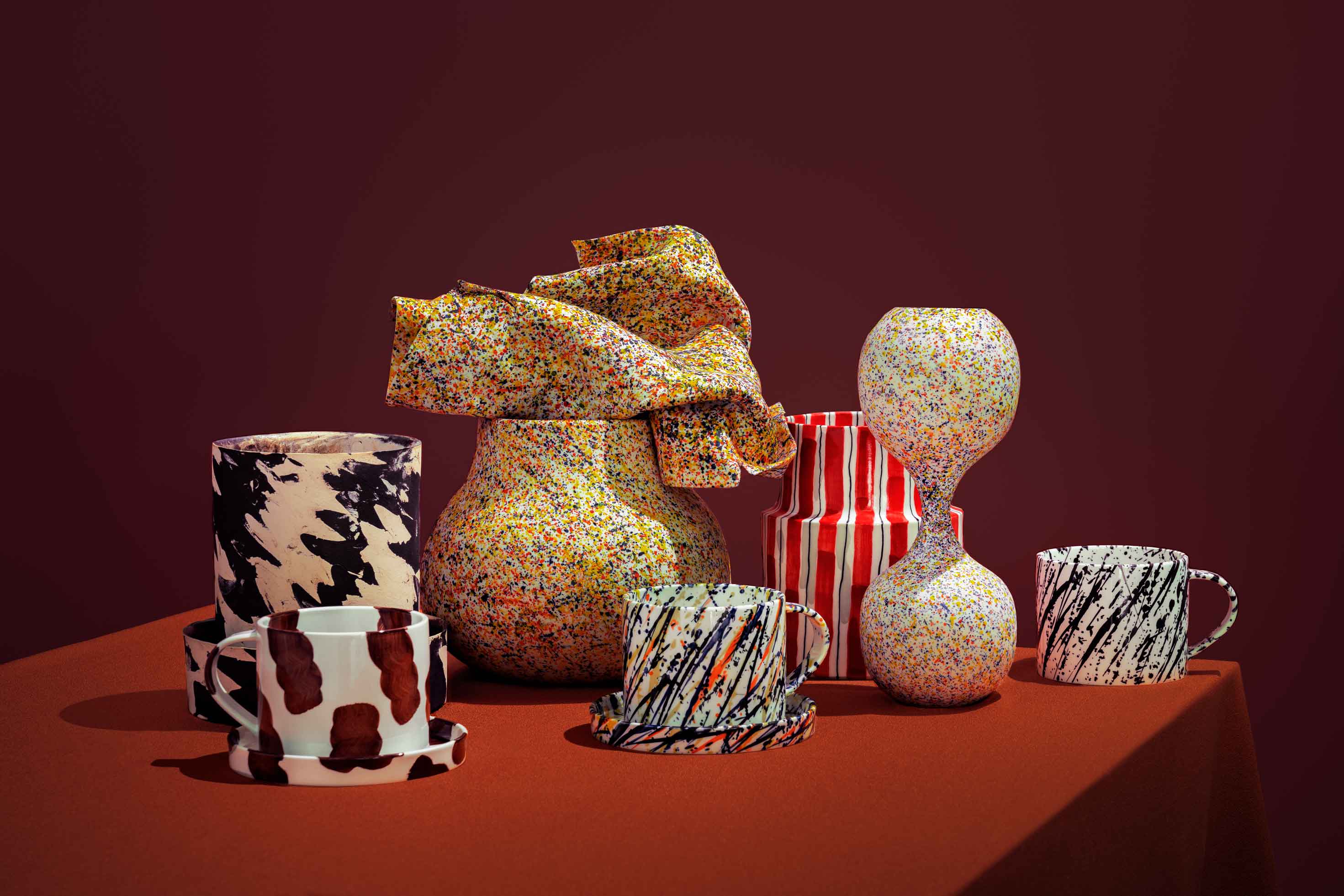 Bilden visar keramiska verk av Oya.