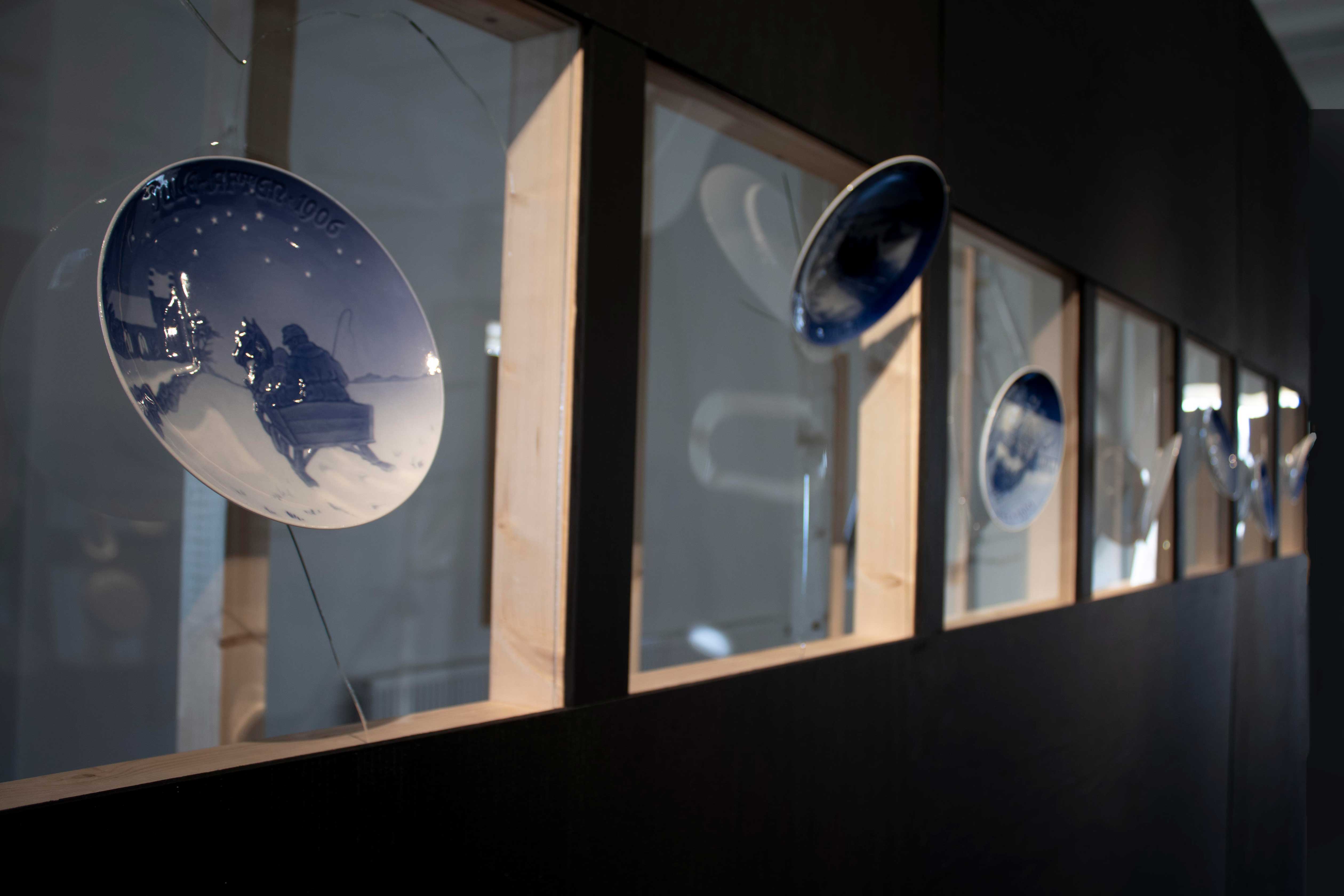 Bilden visar verk ur utställningen Nordiska Mytologier.