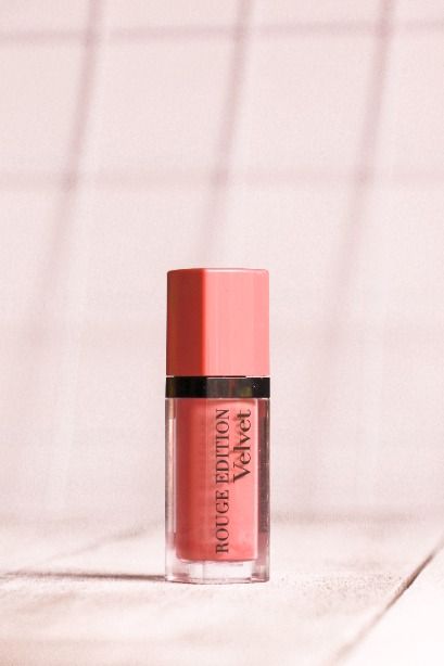 AuraGlow Red Lipstick