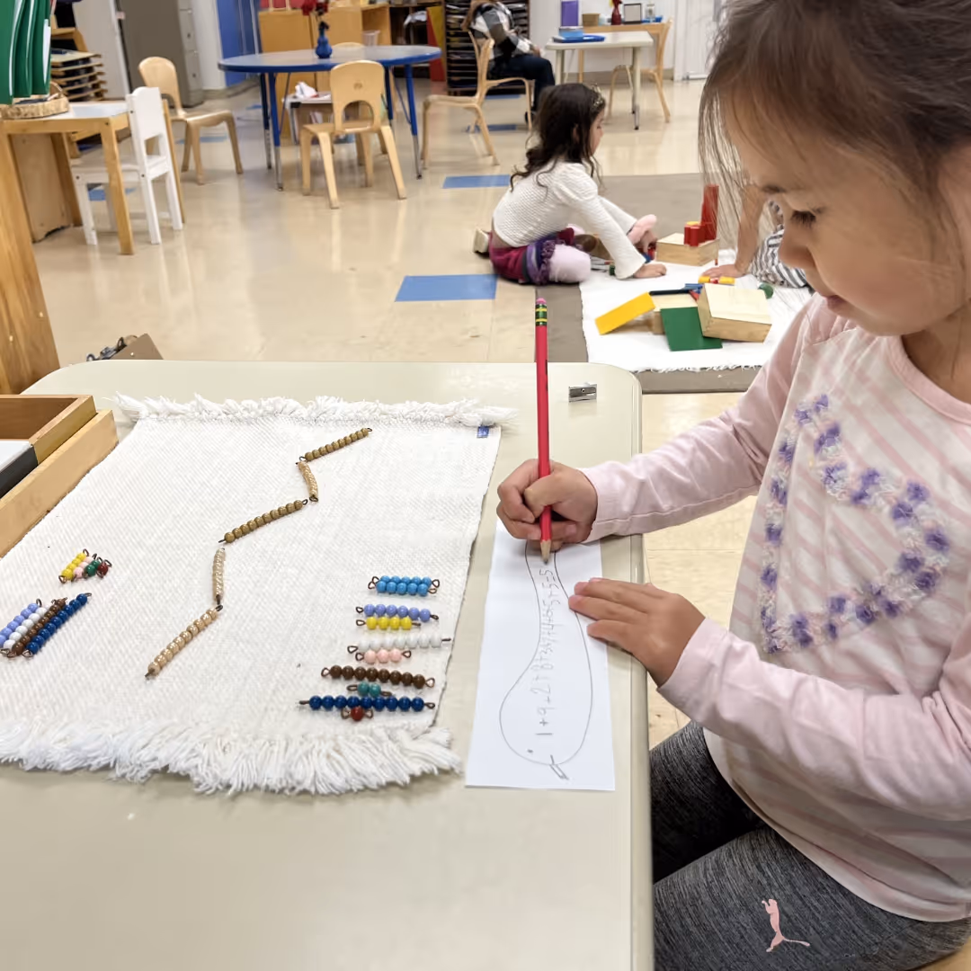 fox-valley-montessori-school-primary-working-with-beads