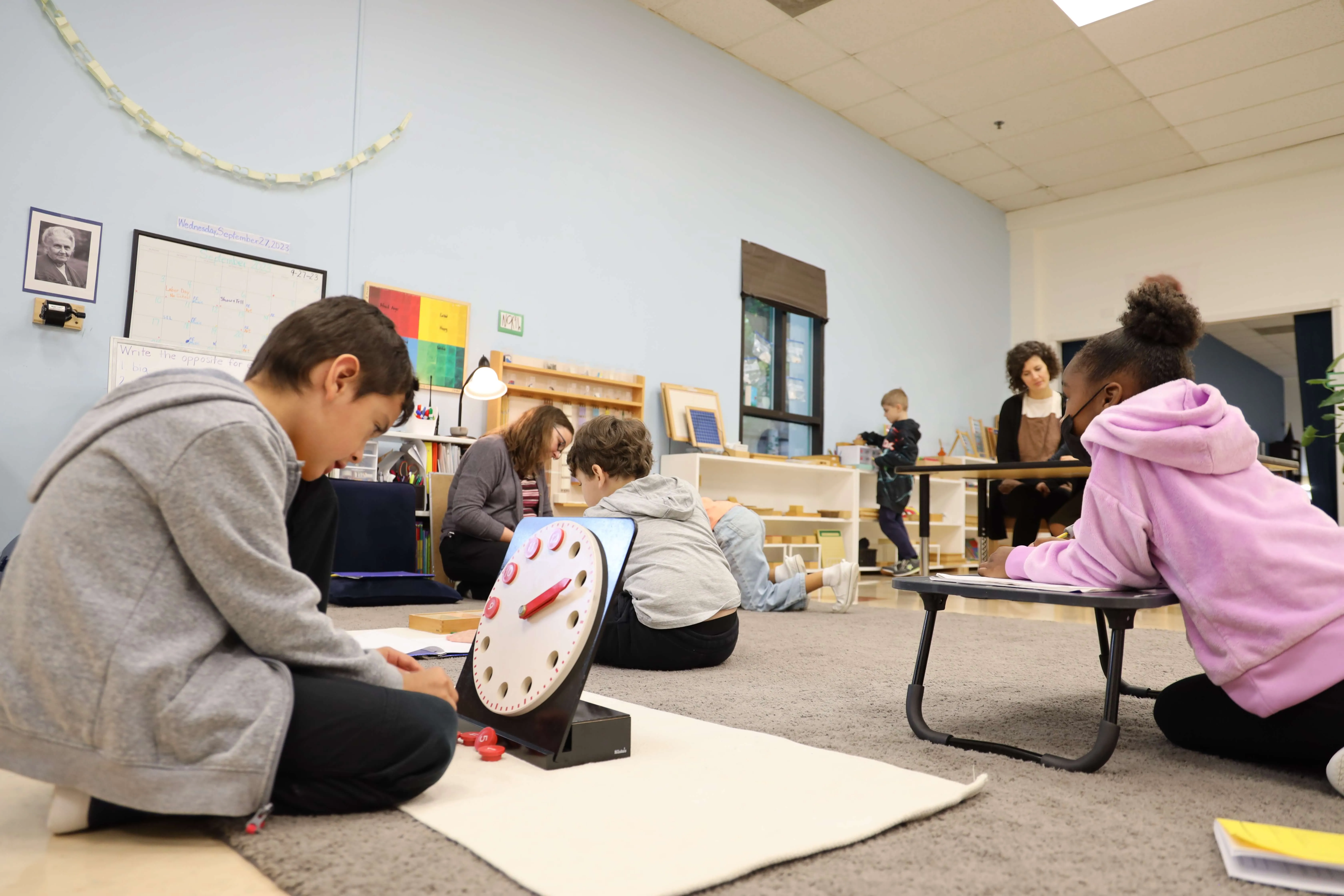 fox-valley-montessori-school-classroom-setting
