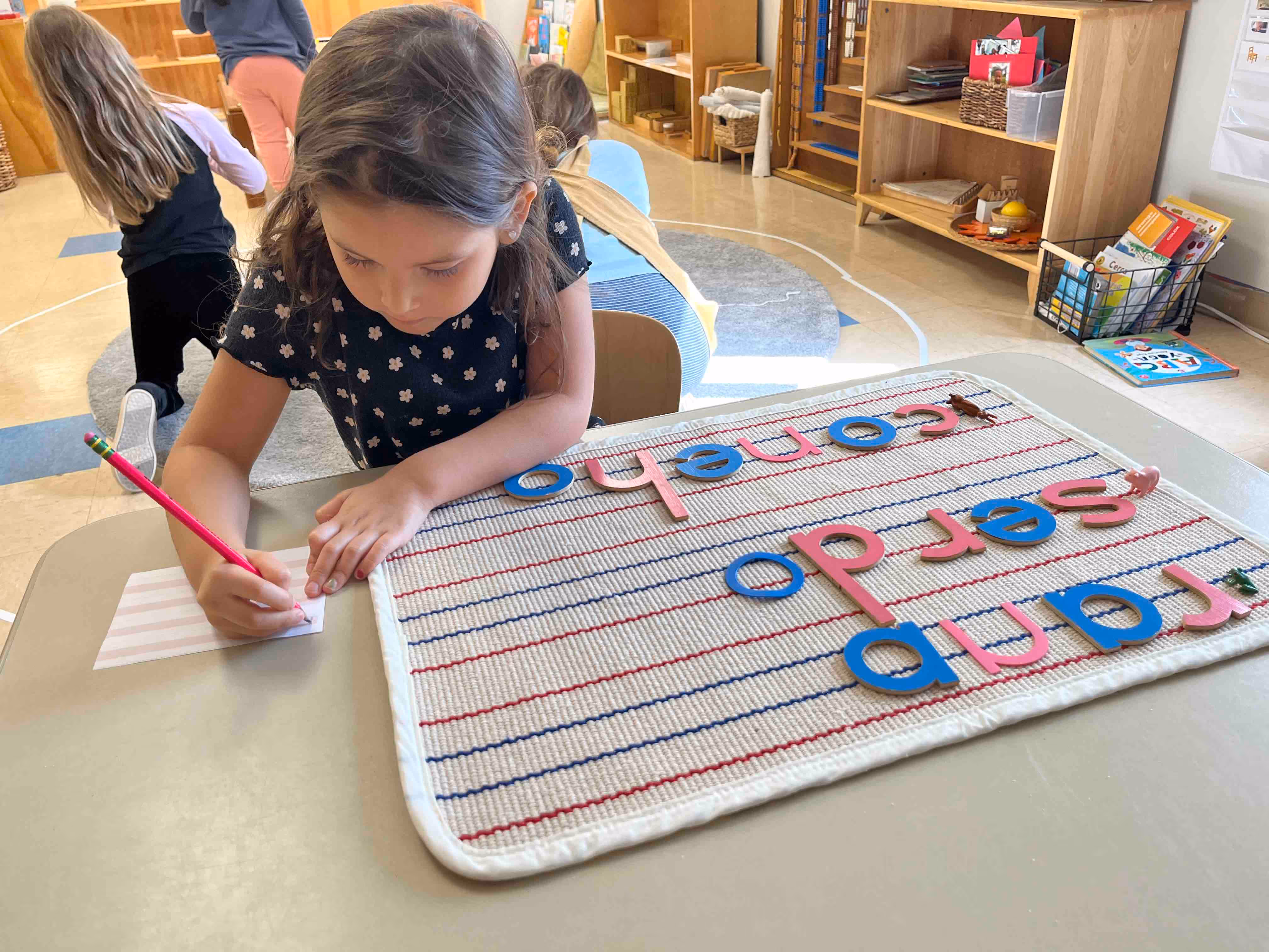 fox-valley-montessori-school-student-working-on-spelling