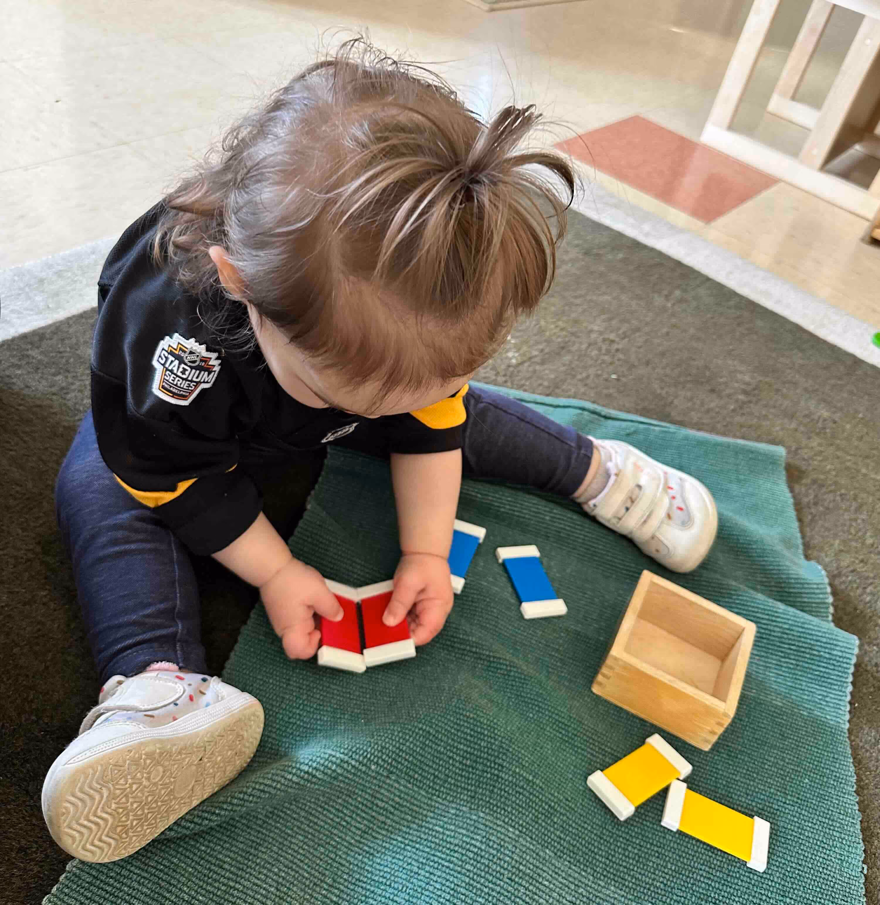 fox-valley-montessori-school-toddler-girl-working