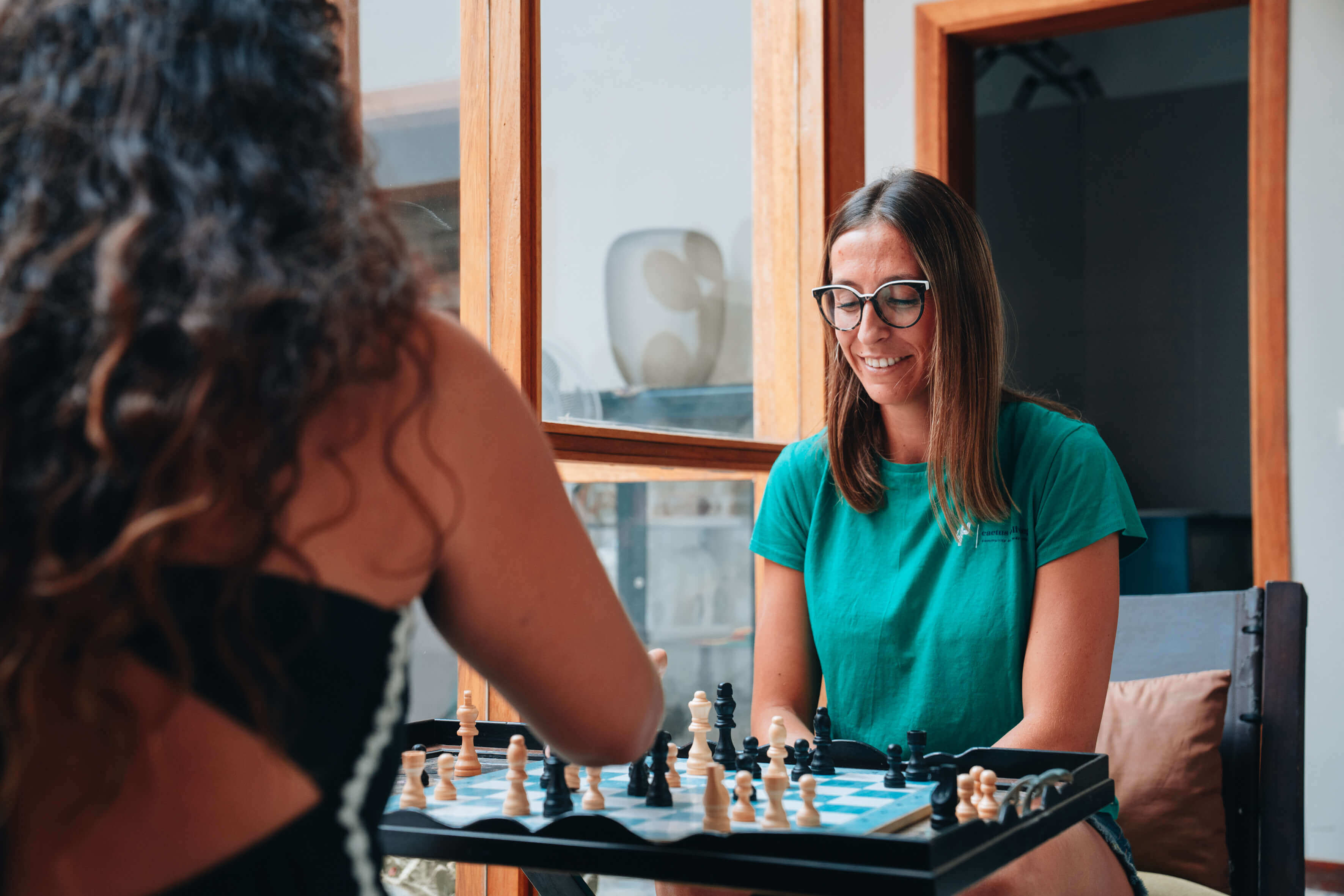 playing chess at cactus coliving in Valle