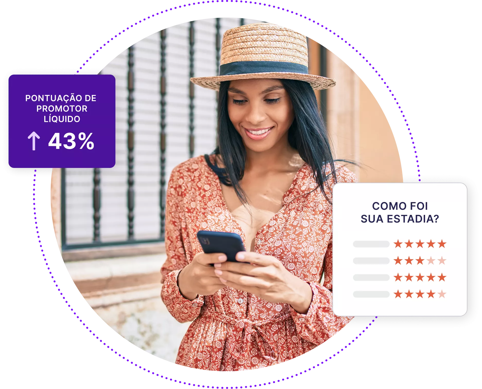 Mulher sorridente olhando para o telefone