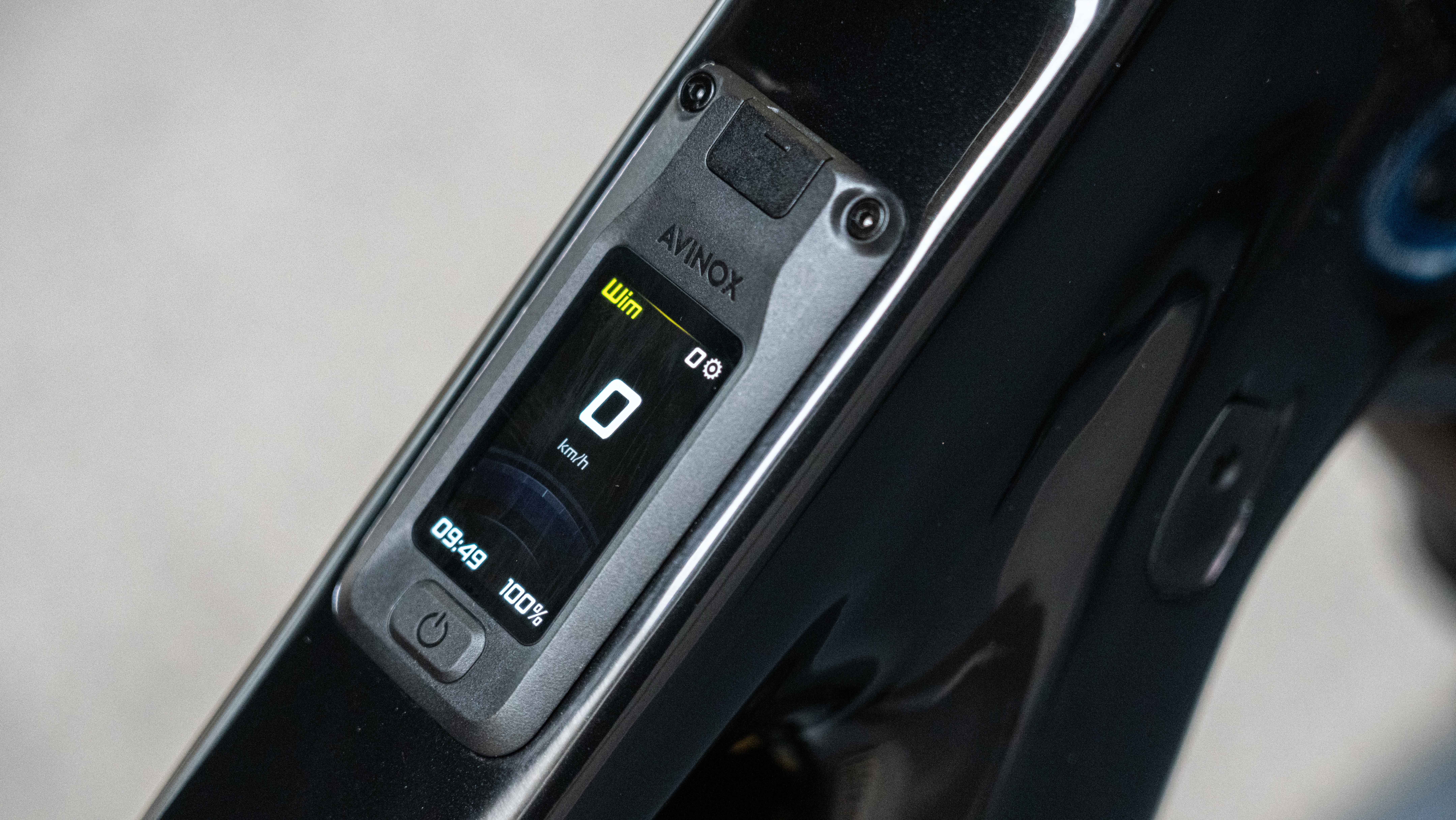 Avinox M2S Display in Rijmodus "Wim" 