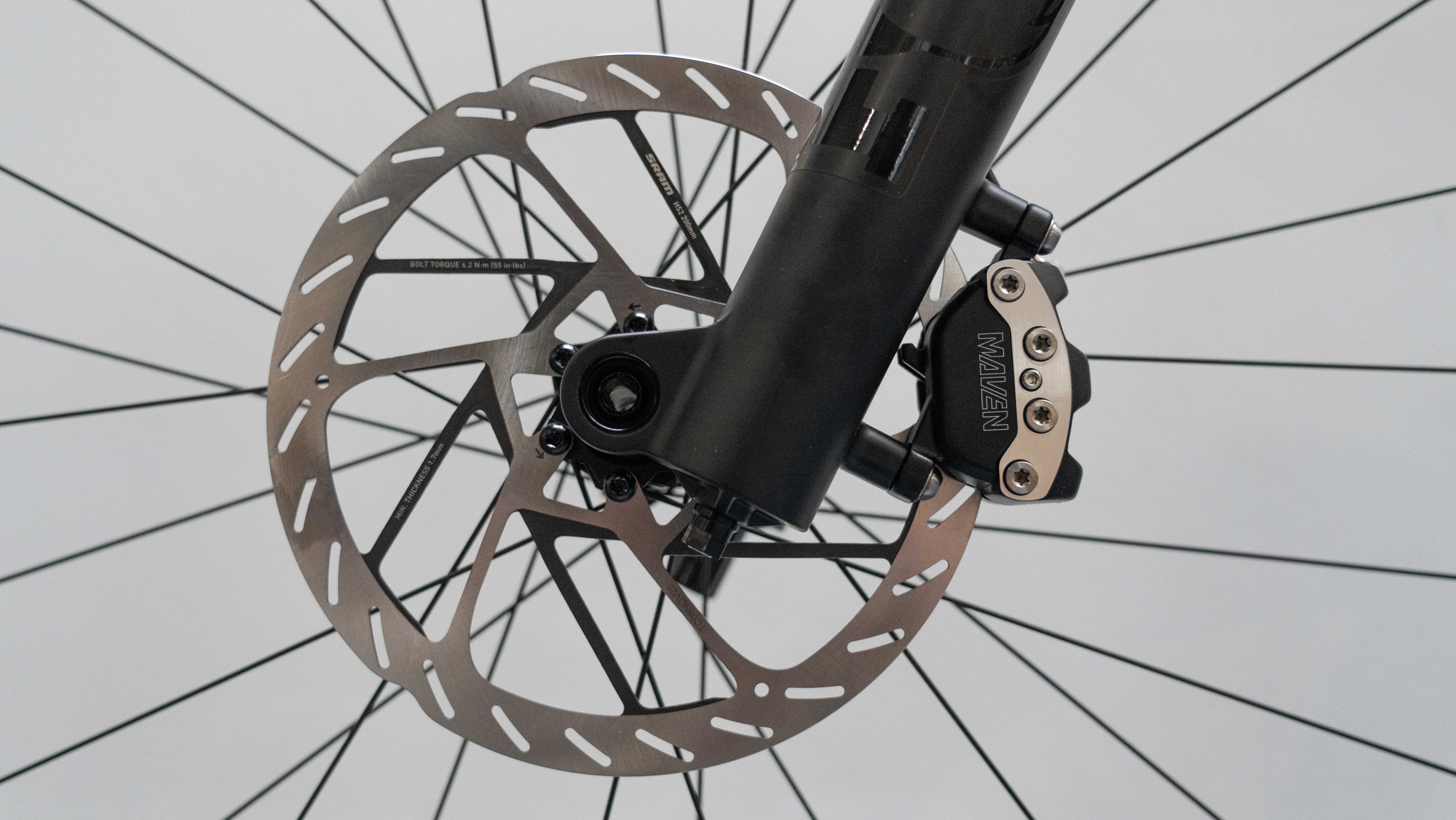 Maven remmen hebben onze voorkeur op de Pivot Shuttle Ampd