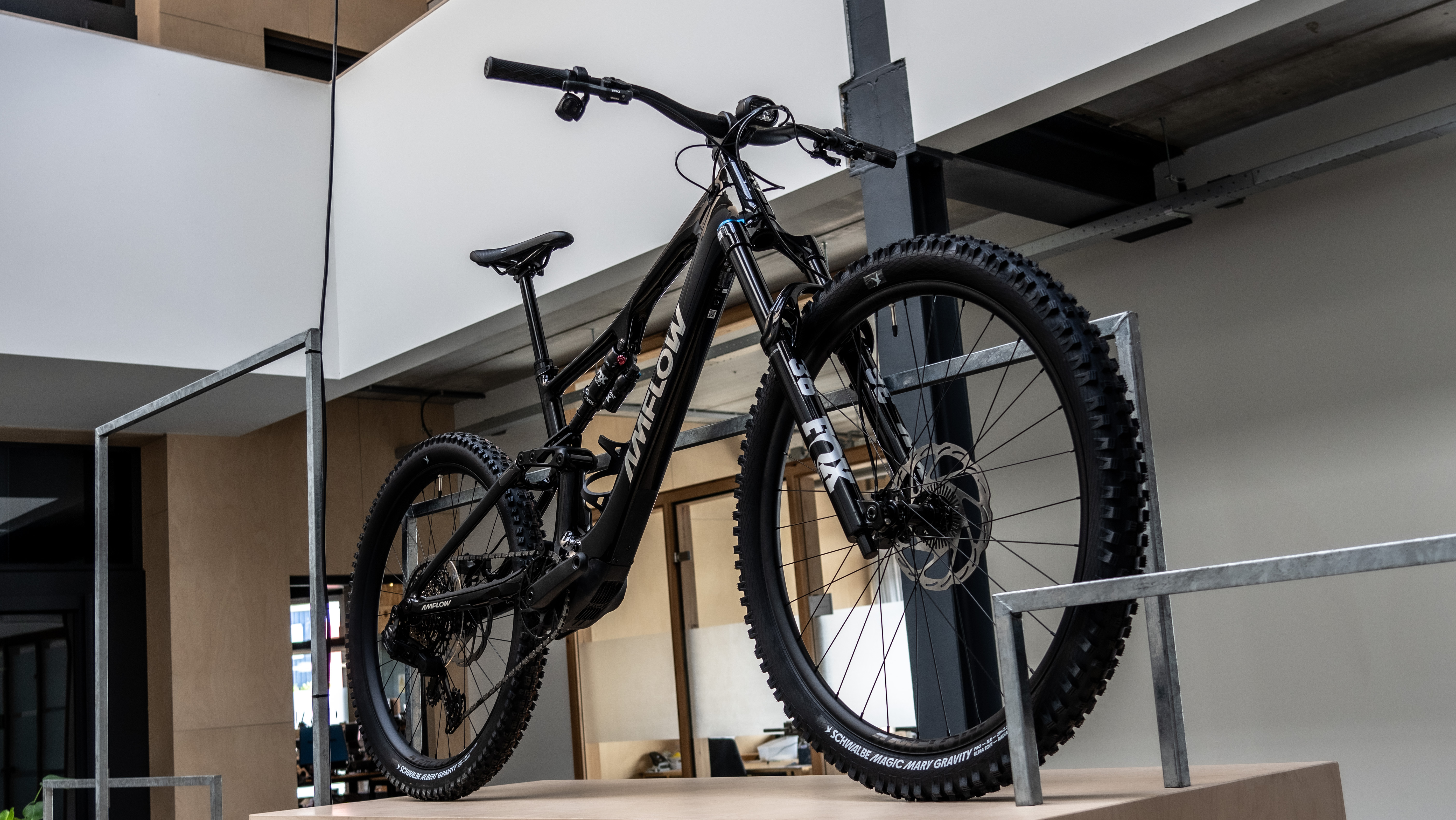 Amflow PX Carbon: De Razendsnelle e-MTB Die Records Breekt