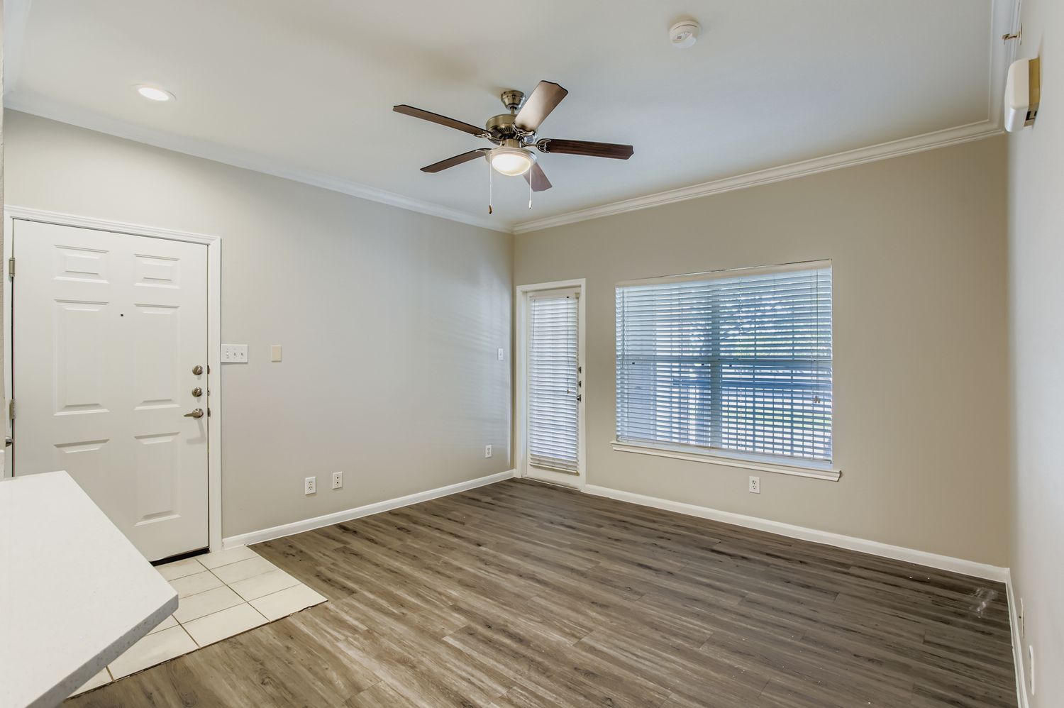 unfurnished living area