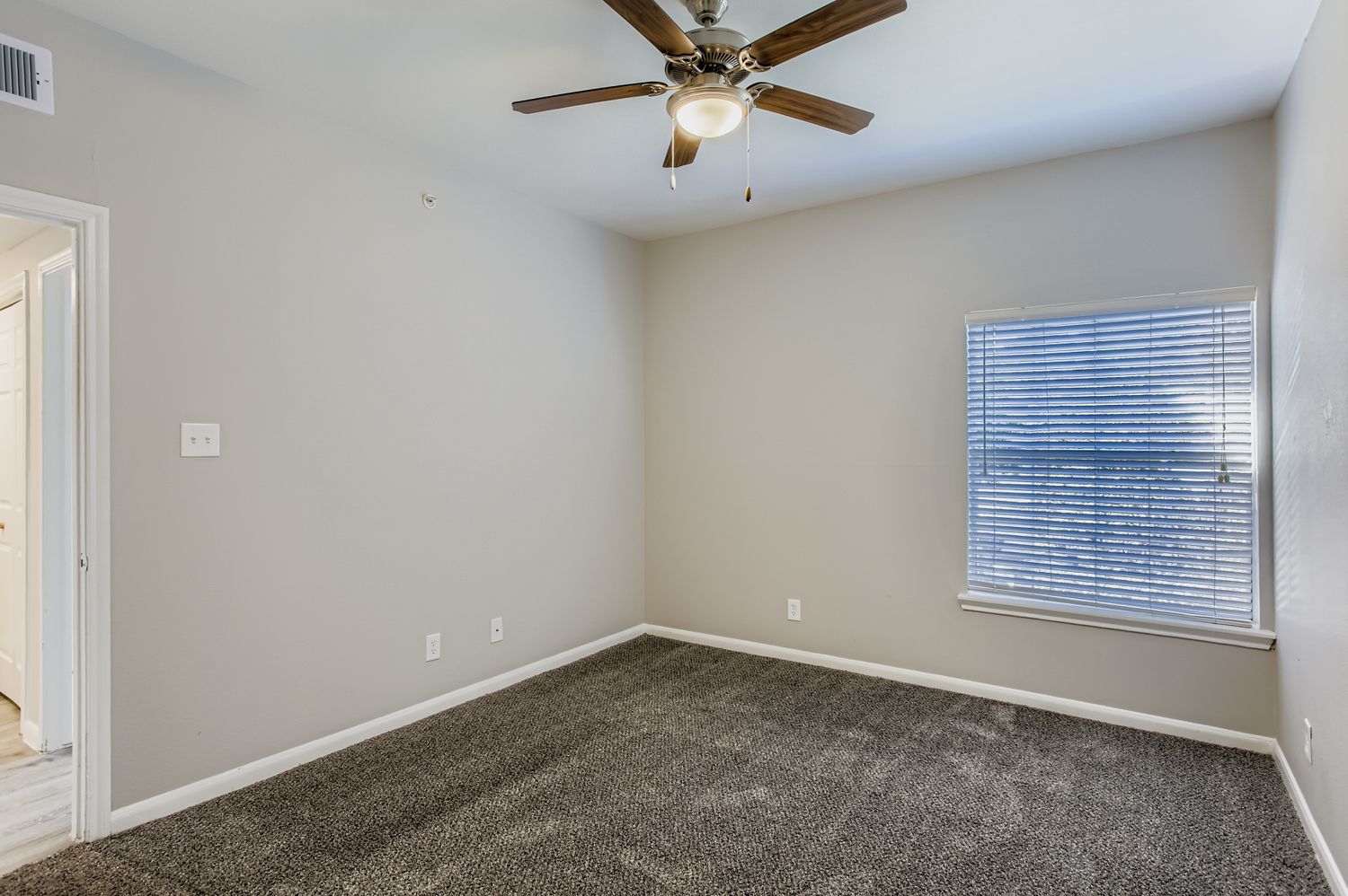 unfurnished bedroom with win and ceiling fan