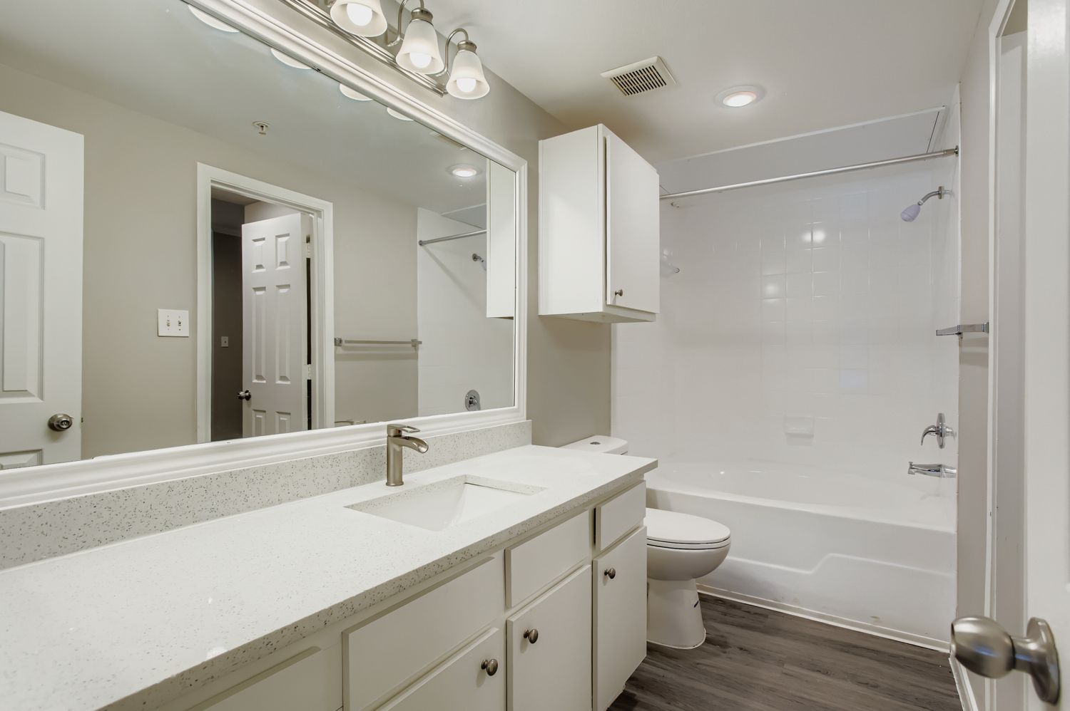 Bathroom with shower tub
