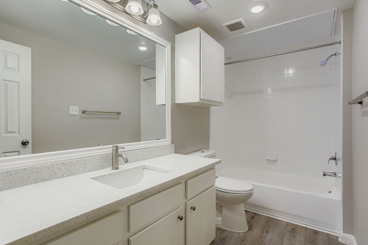 Bathroom with shower tub
