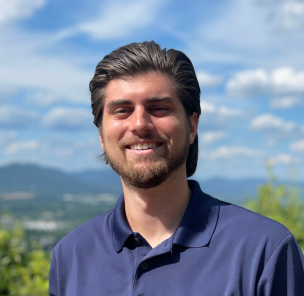 A picture of ValueSelling Account Executive Rob Rodgers standing outside against a backdrop of mountains.
