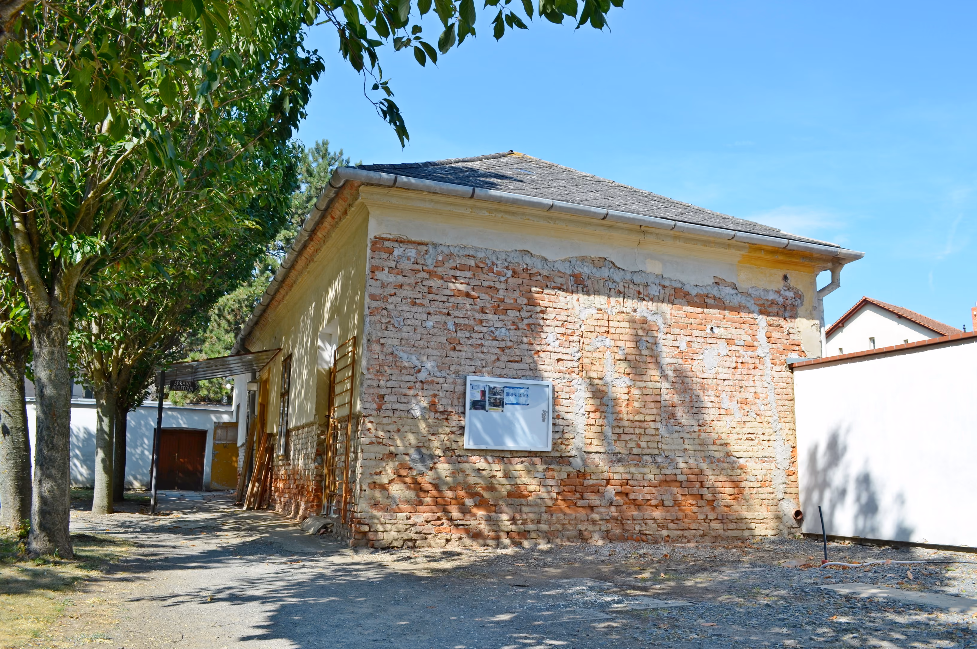 Původní hřbitovní domek