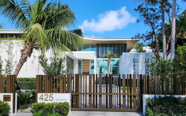 Image of a beautiful Miami estate. Join us in the estate manager role at Agency Maison.