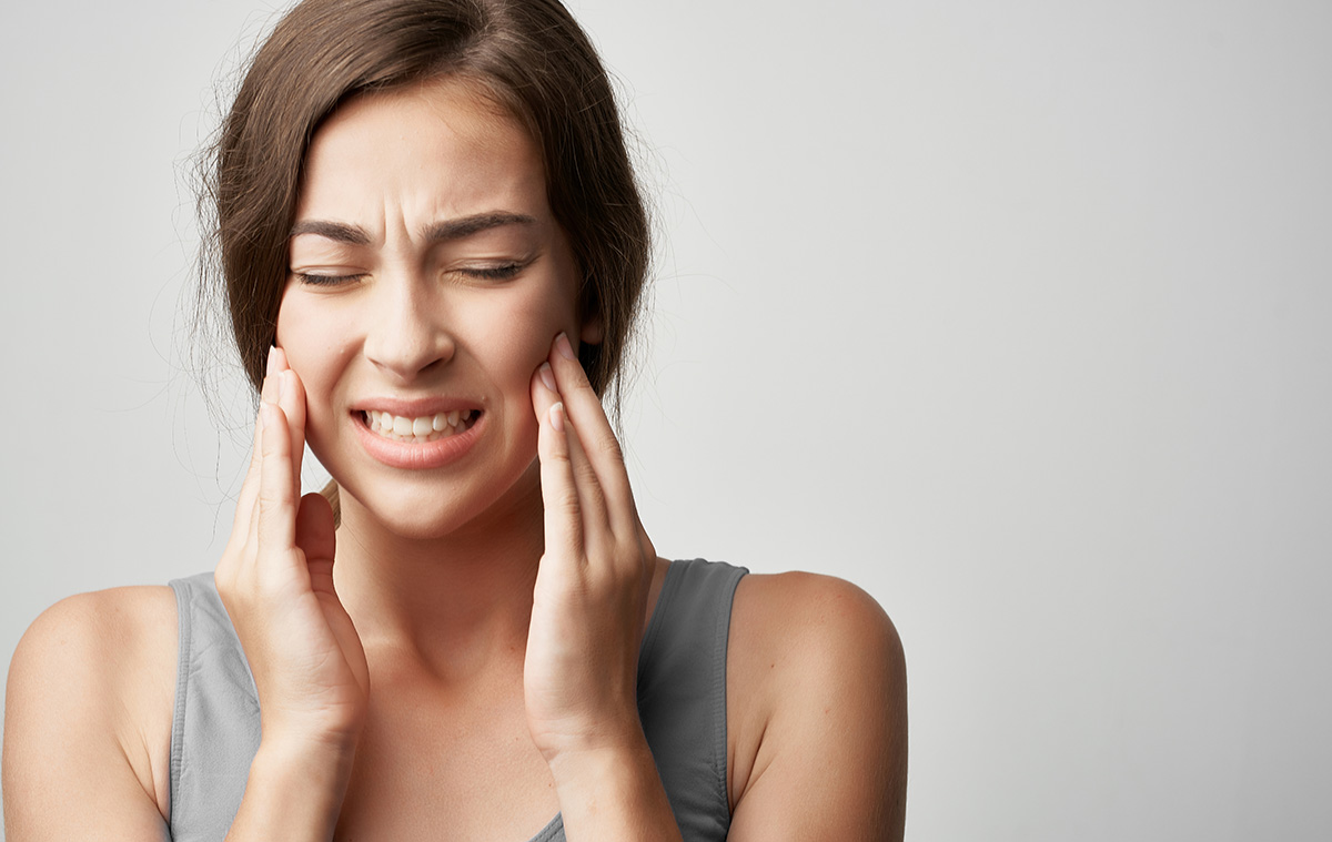 Woman with tooth pain