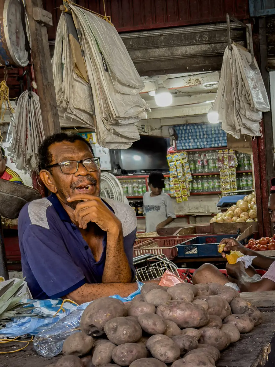 Colombia Market: fish seller