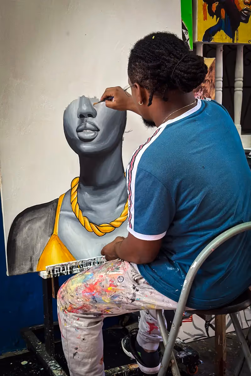 Colombia street artist painting