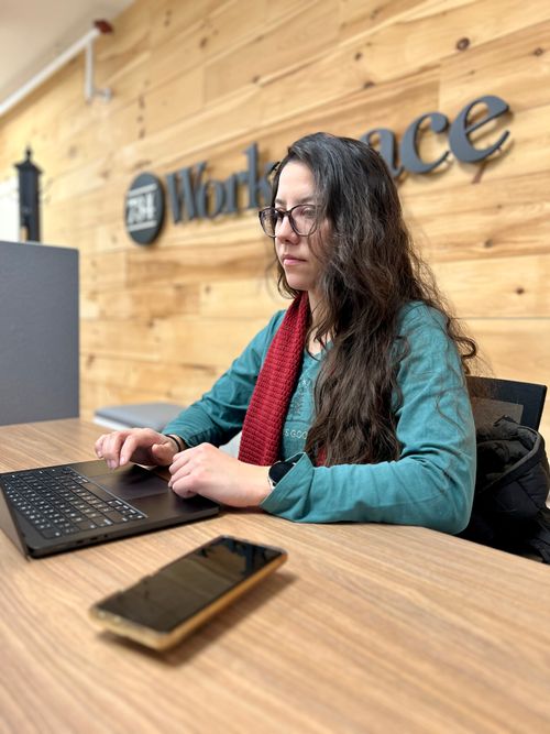 Services offices, coworking spaces, phone booths, meeting rooms, unlimited access, business hours, book meeting rooms, space, access, high speed.