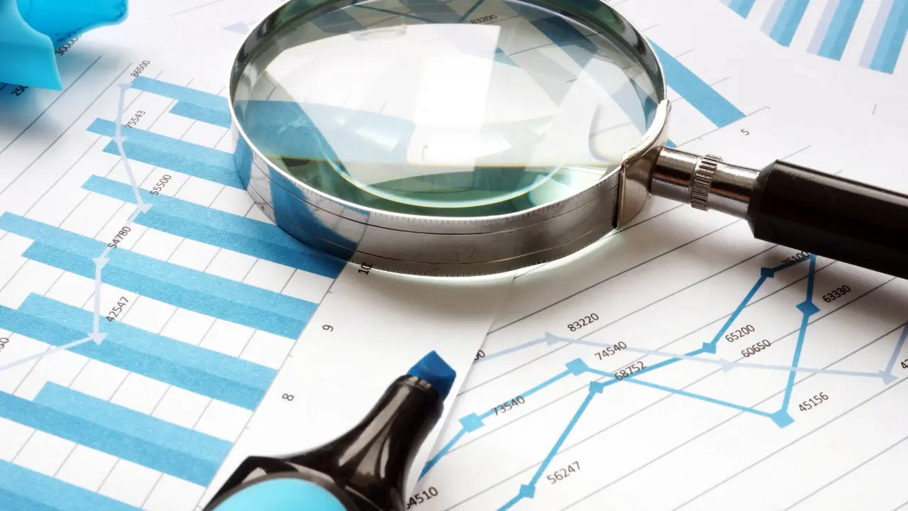 analyse des chiffres de l'entreprise pour voir d'où vient le problème détecté