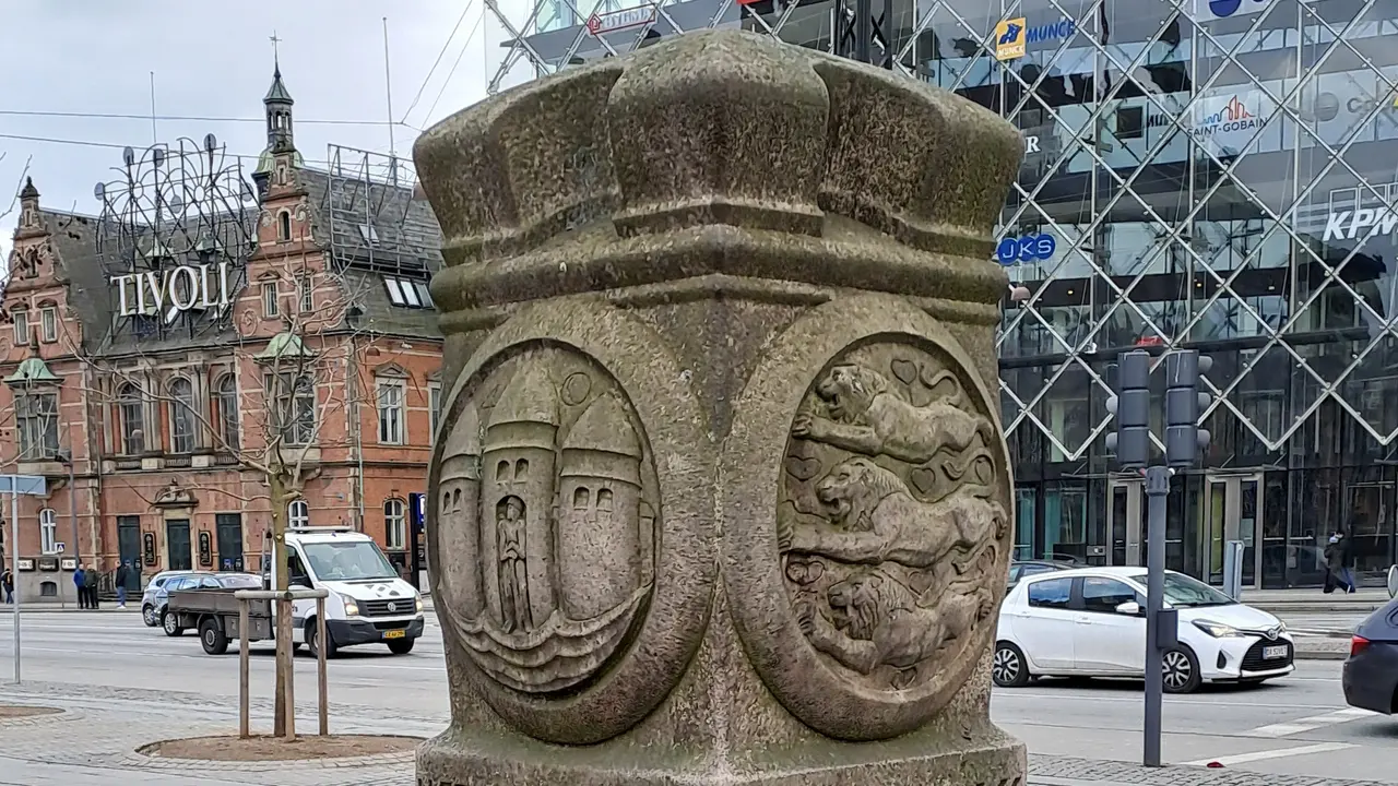 Cityhall Square - Western Gate