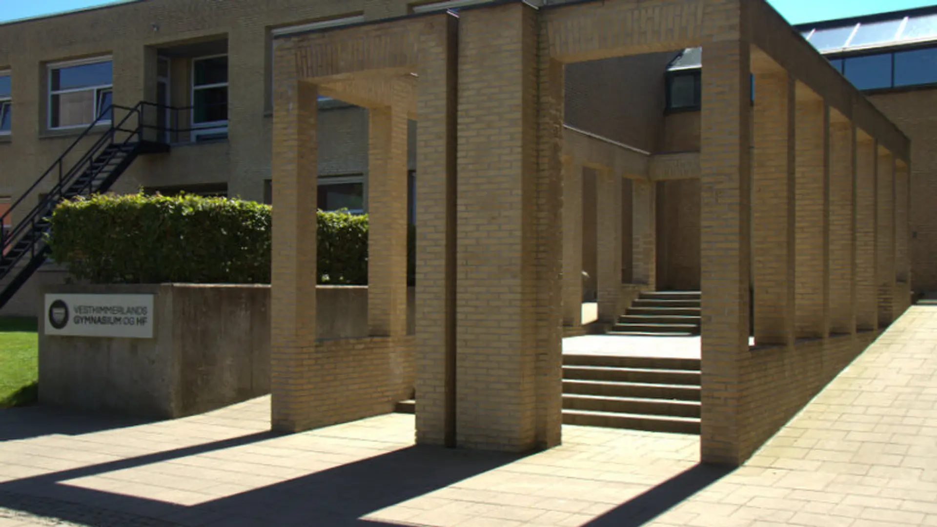 The entrance to Vesthimmerlands Gymnasium and HF, made by Per Kirkeby in 1993.