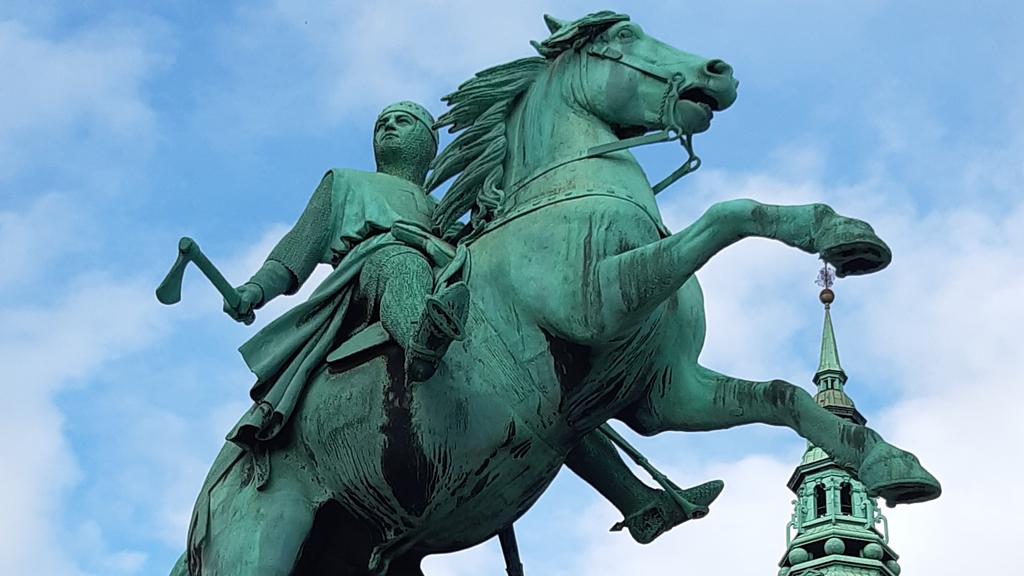 Absalon Statue