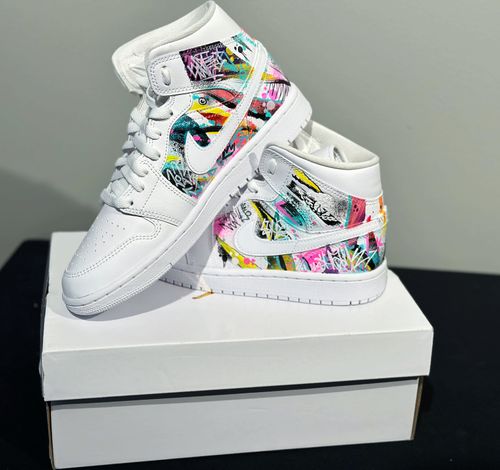 – Han bruker gjerne 200 arbeidstimer på en original