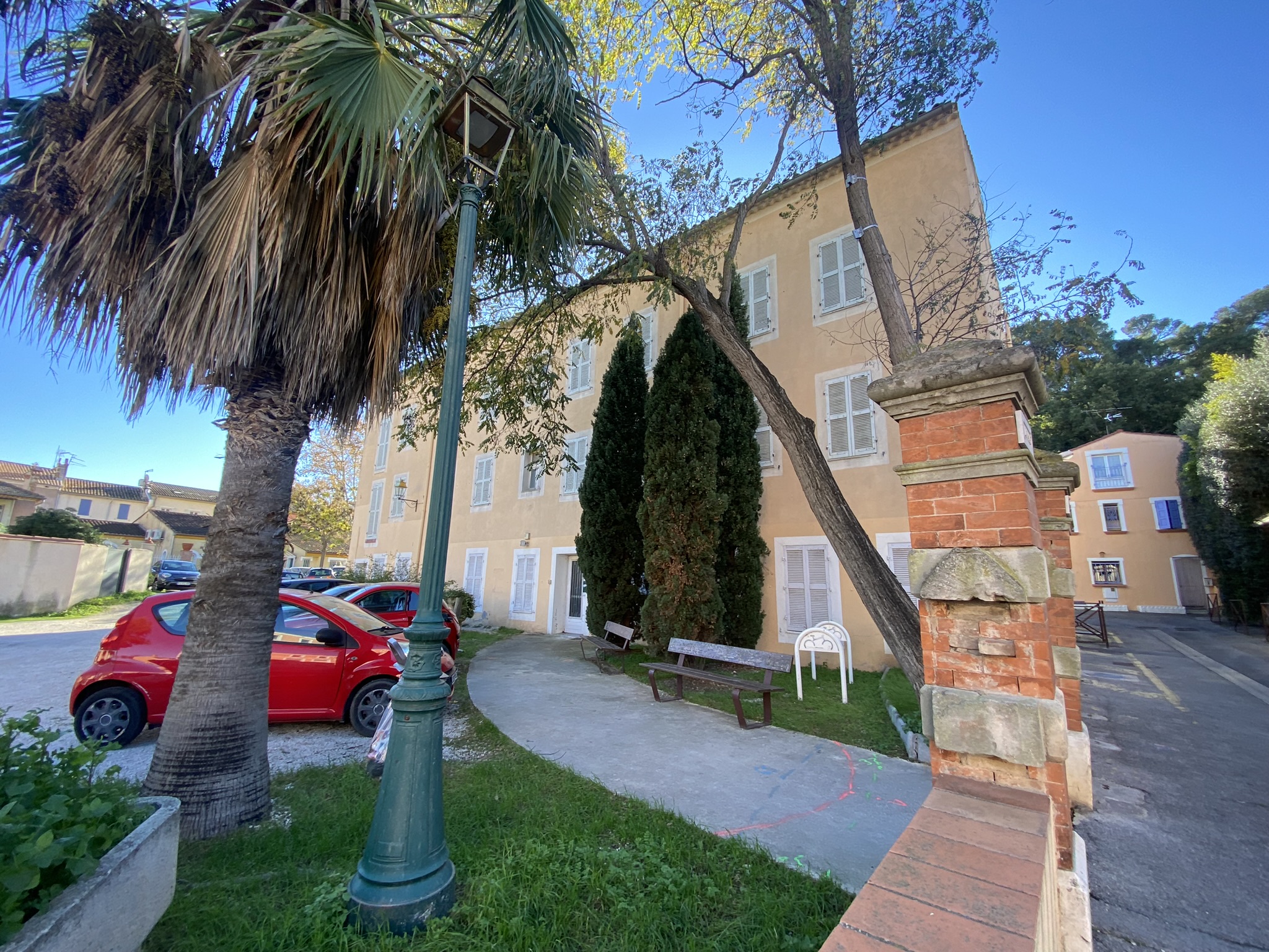 Désamiantage et curage d'un ancien pensionnat au Pradet (83)