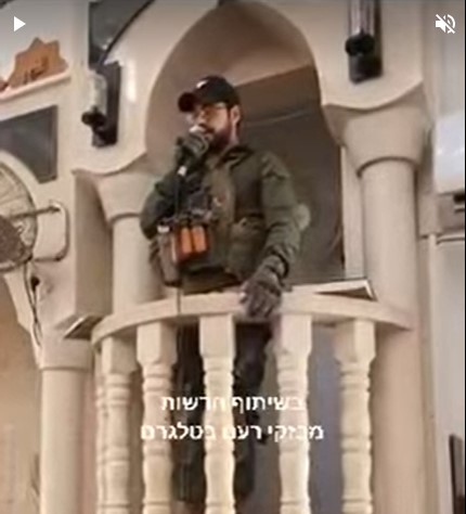 جنود الاحتلال يعتلون منبر رسول الله ويغنون في جنين