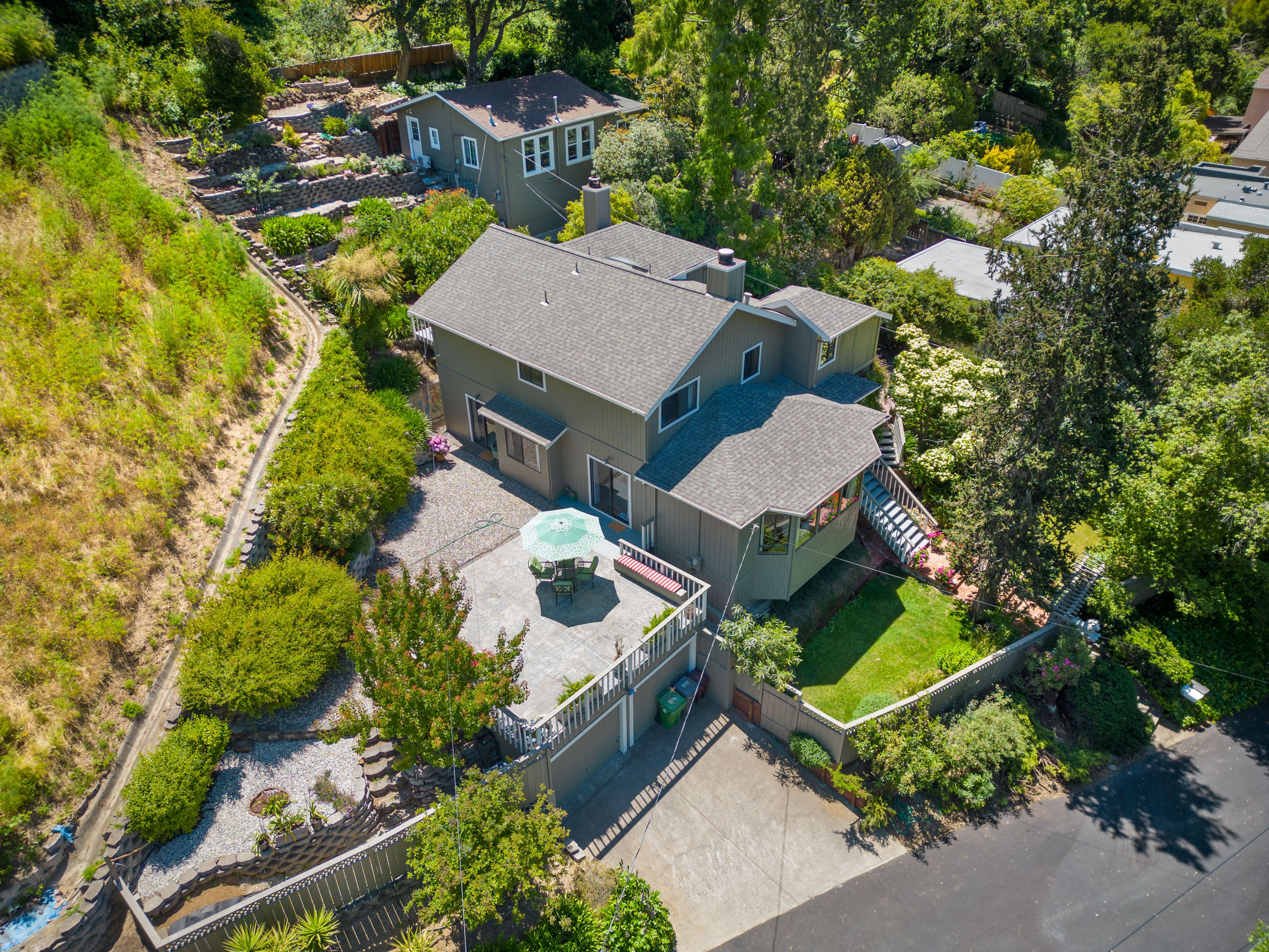 Real Estate Photograph of the exterior of a home
