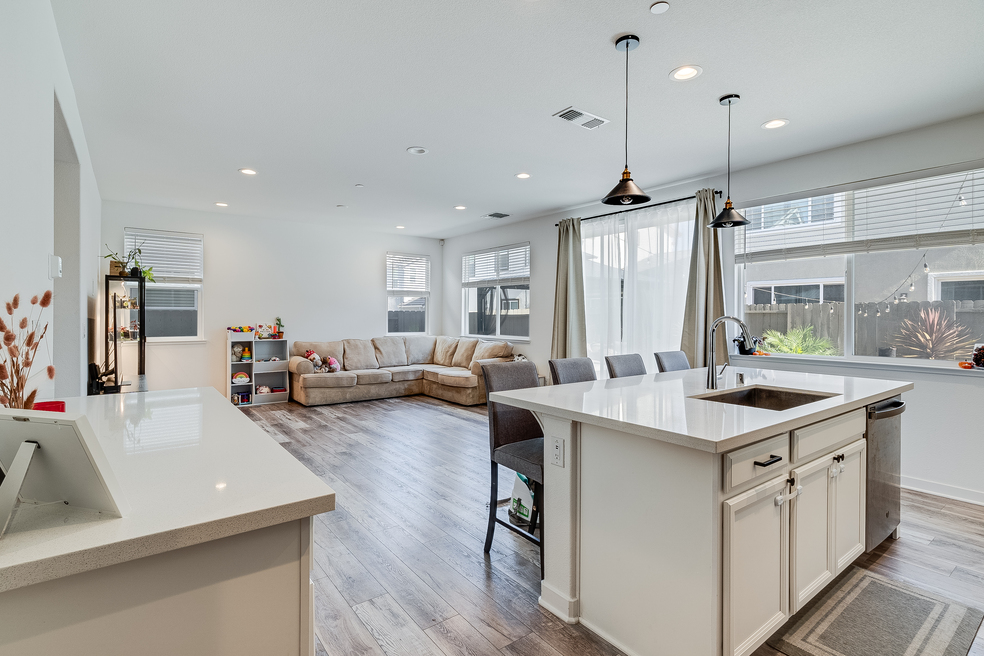 Real Estate Photography of a backyard