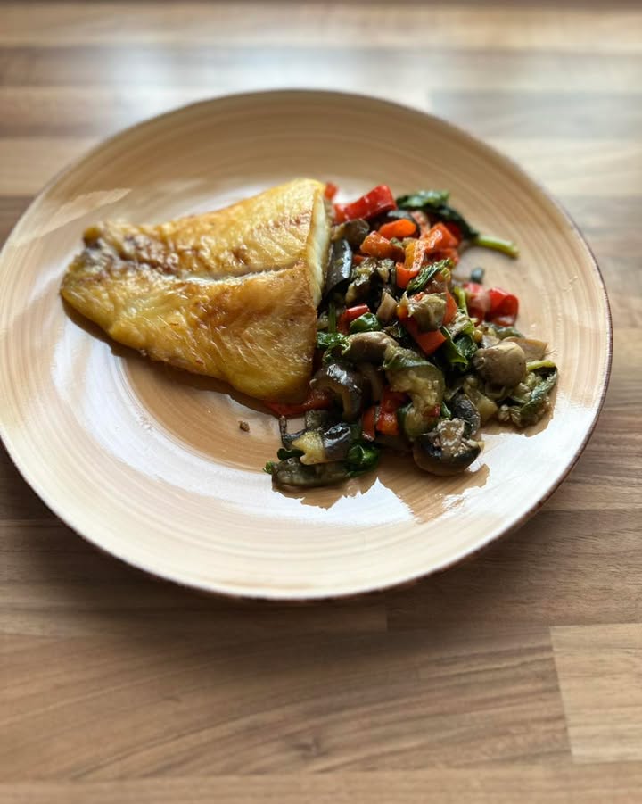 Grillezett zöldségek afrikai sügérrel