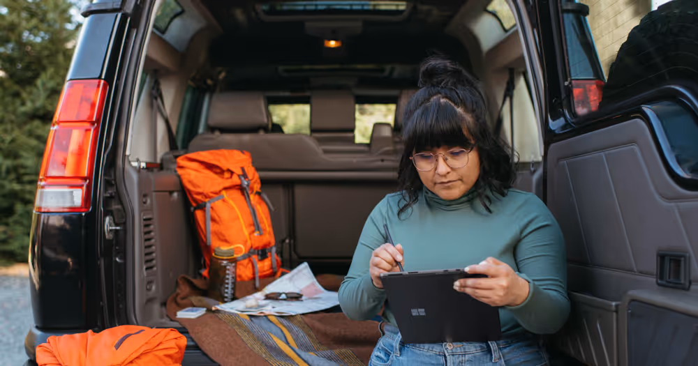 A female traveller exploring ai travel planning on her laptop.