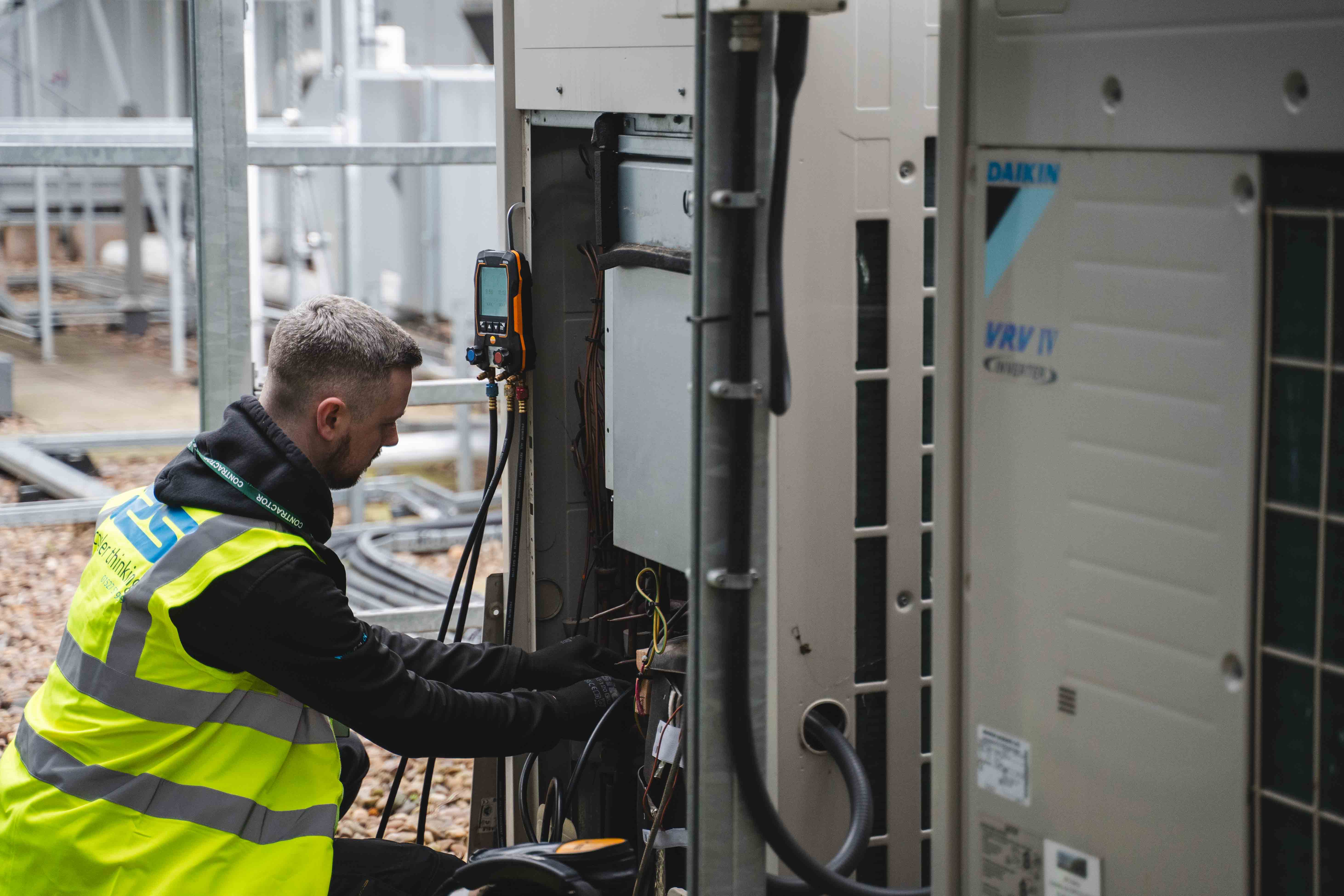 Commercial air conditioning servicing