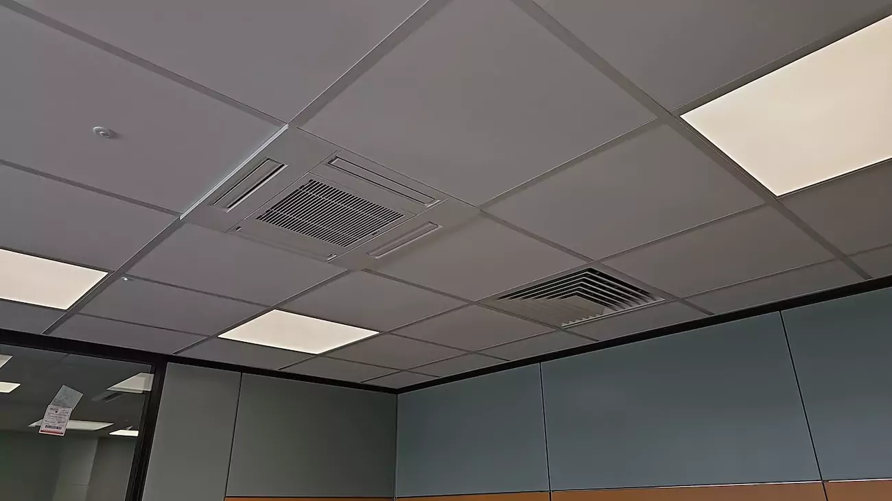 Commercial air conditioning servicing