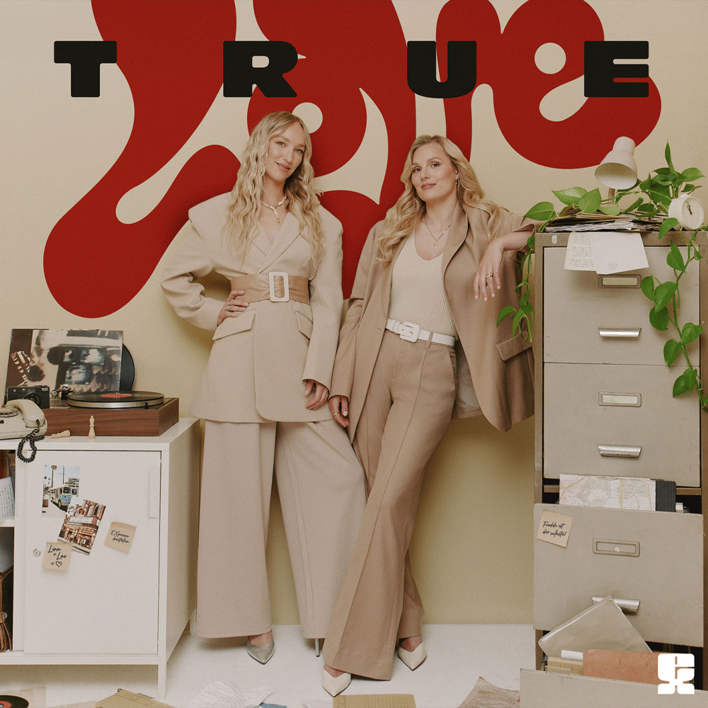 True Love Podcast-Cover mit Linn Schütze und Leonie Bartsch