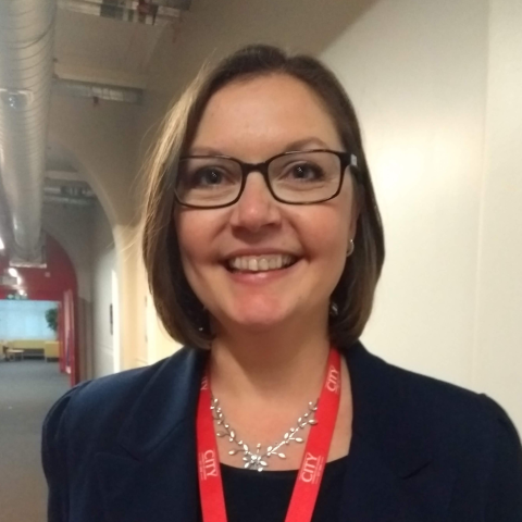 Headshot of Dr Amanda Roestorf