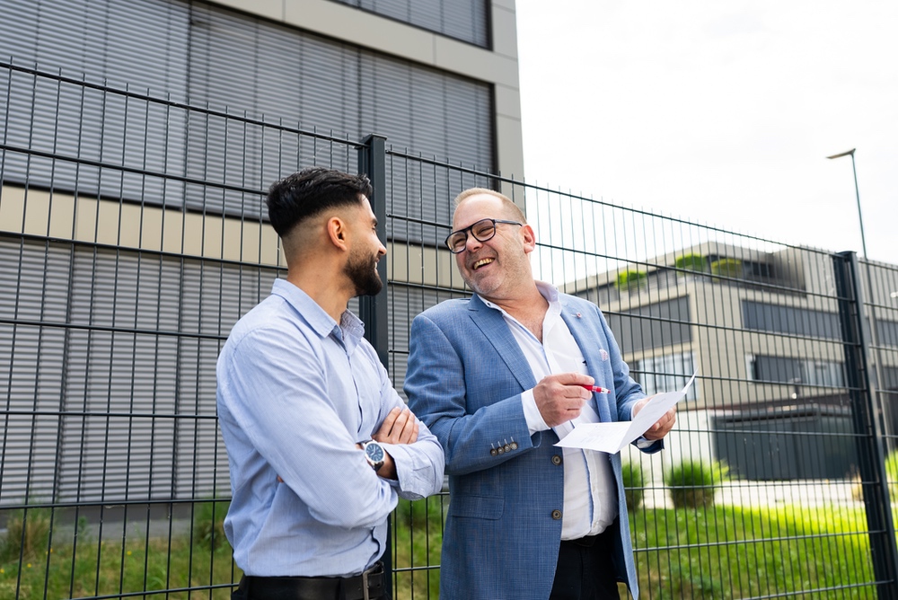 Ak Gebäudemanagement Büro Reinigung mit Staubsauger