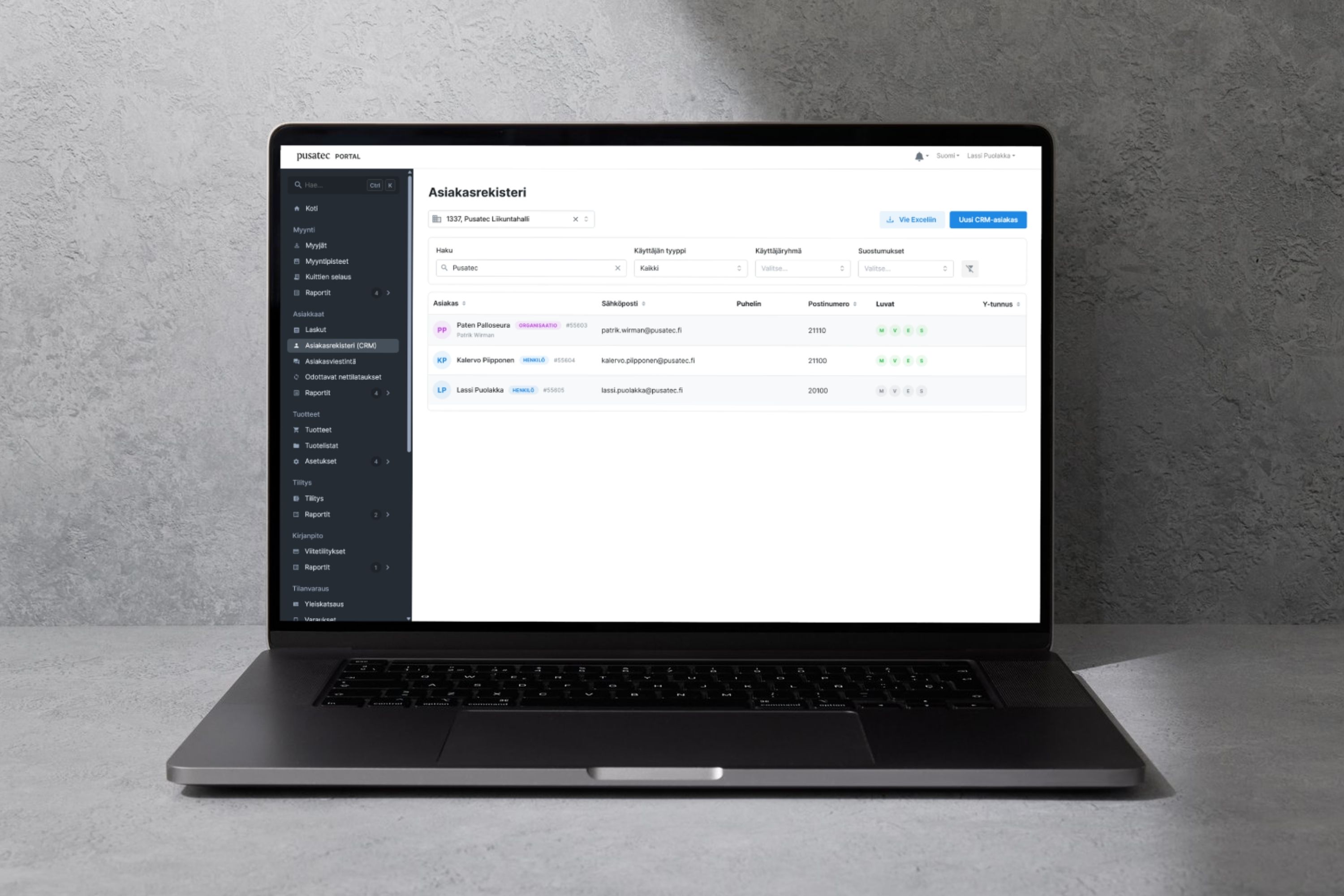 Pusatecin CRM tarjoaa monipuoliset työkalut Pusatecin kassajärjestelmän, verkkokaupan ja varausjärjestelmien oheen. Se sopii hyvin muun muassa uimahalleille, kylpylöille, urheilikeskuksille ja kunnille.