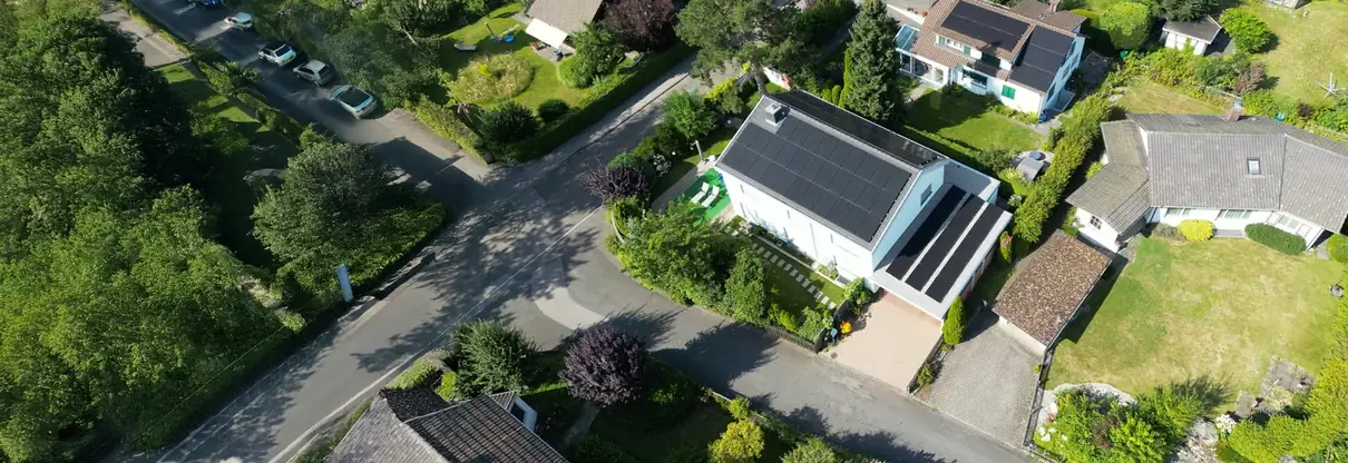 Einfamilienhaus mit Photovoltaikanlage auf dem Dach