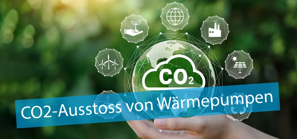 Titelbild Artikel CO2-Ausstoss von Wärmepumpen - Hand mit Weltkugel und diversen Symbolen