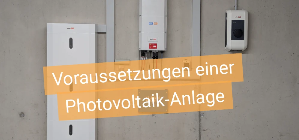 Titelbild Artikel Voraussetzungen einer Photovoltaik-Anlage - Batterie, Wechselrichter und Ladestation in einer Garage