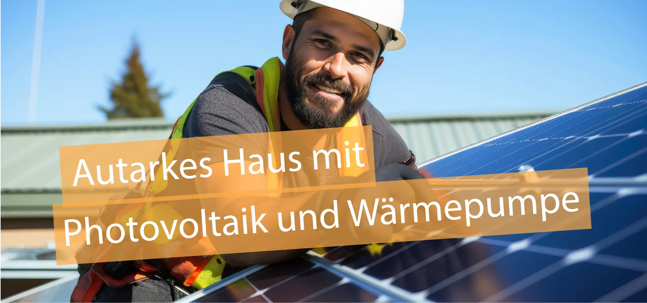 Titelbild Artikel "Autarkes Haus mit Photovoltaik und Wärmepumpe" - im Bild ein junger Mann neben einer Photovoltaikanlage