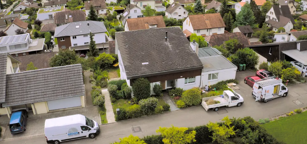 Titelbild Referenzgeschichte Gisin, Lausen - im Bild das Haus aus der Vogelperspektive