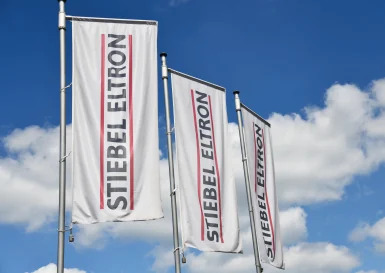 Stiebel Eltron Fahnen im Wind