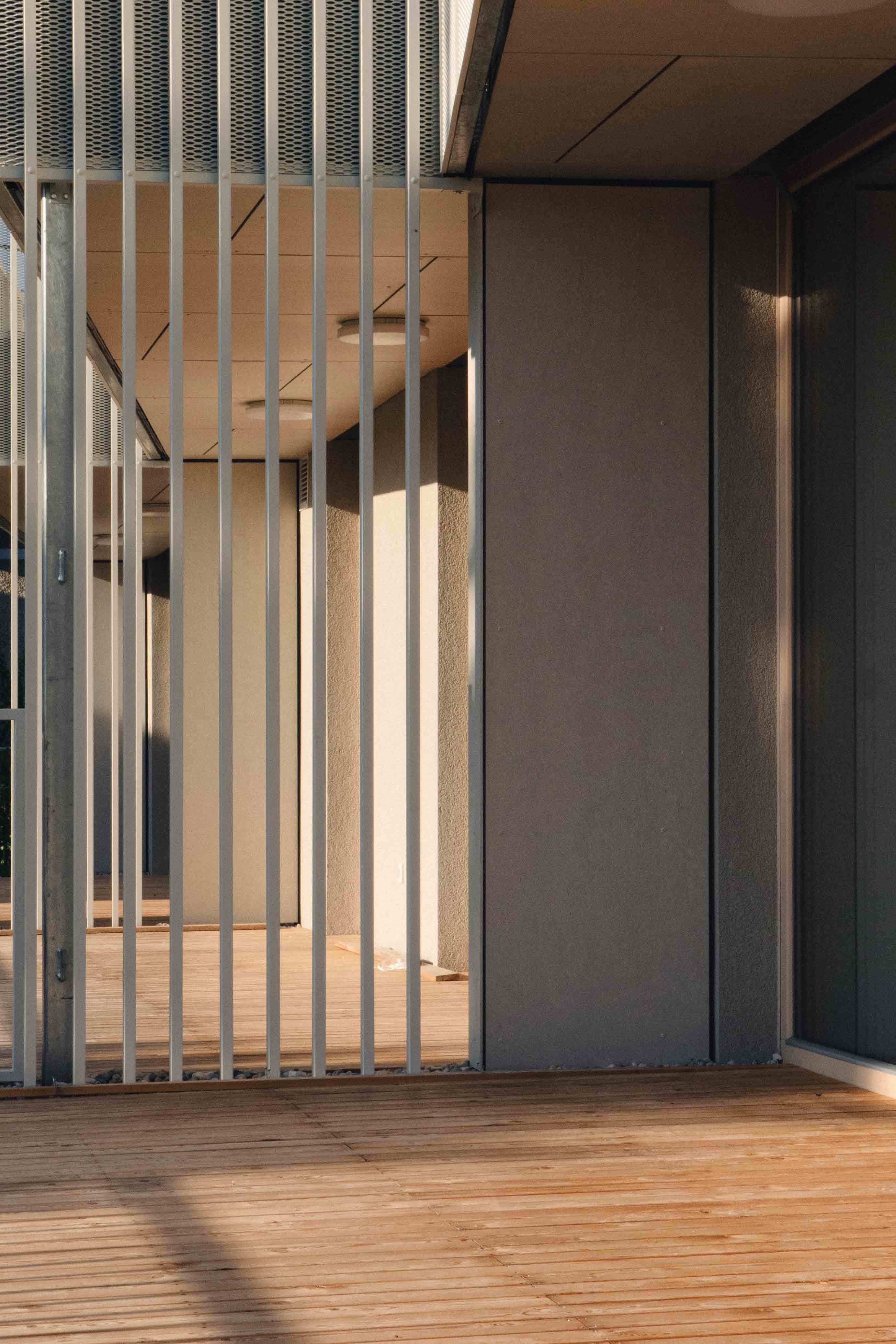 Ograje med stanovanji.