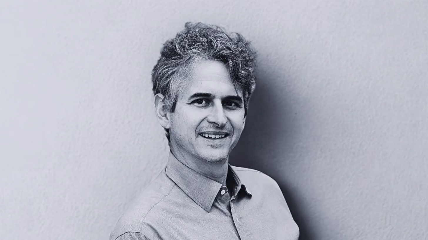 The 20-Year Failure: How AI Closes the Gap between Data Strategy and Business Strategy